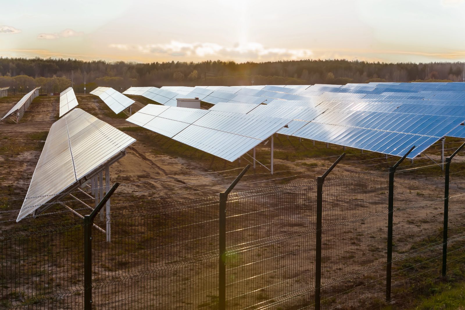Na akumulacijskim jezerima plutajuće solarne elektrane čuvaju vodu i proizvode struju
